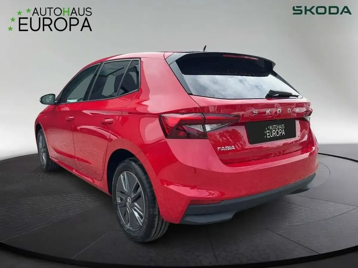 Neu Skoda Fabia Tour 116 PS (85 kW) 2026 Velvetrot premium metallic Kleinwagen