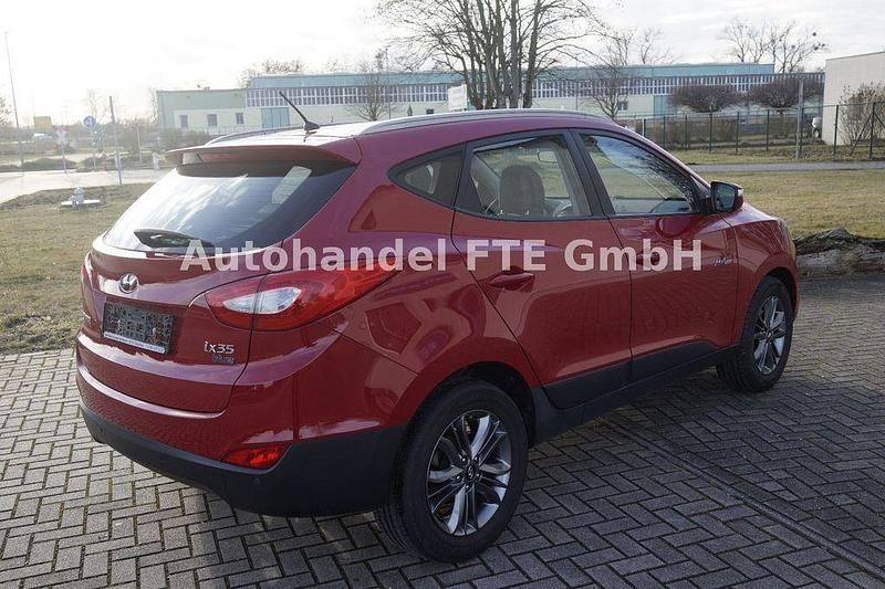 Gebraucht Hyundai ix35 Finale 116 PS (85 kW) 2015 Rot SUV