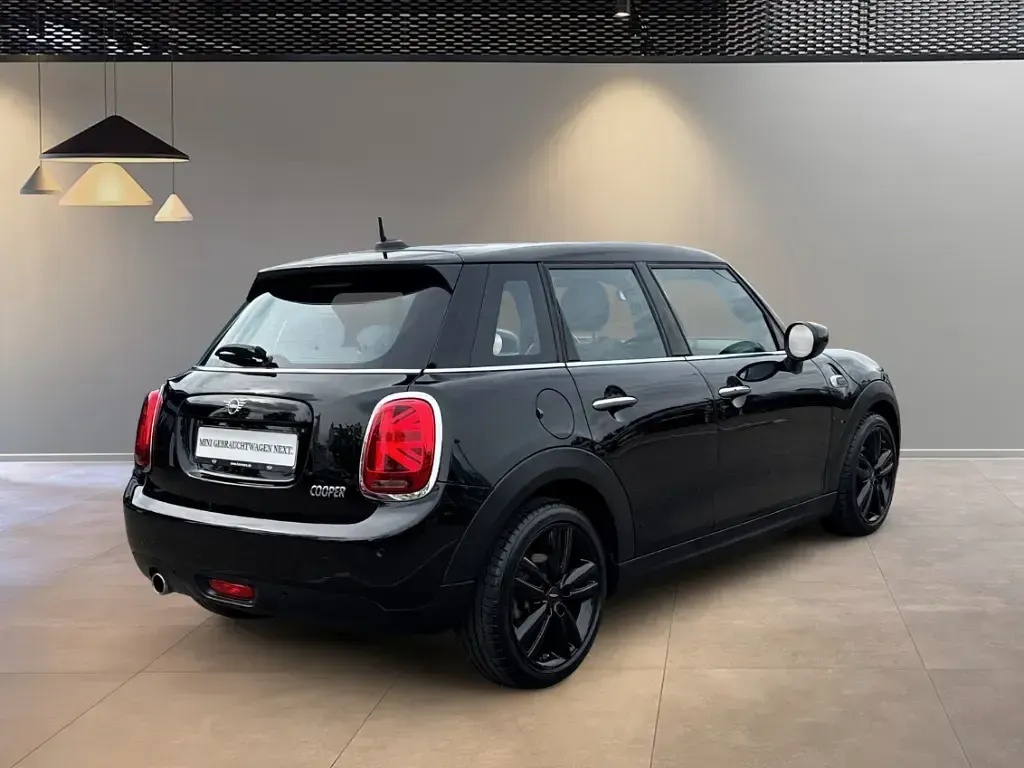 Gebraucht Mini Cooper Chili 136 PS (100 kW) 2021 Schwarz Kleinwagen