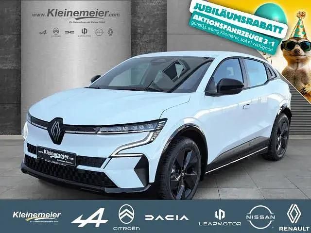 Weiß Gebraucht 2025 Renault Mégane Evolution Limousine | 35.789 € (Teuer) - Bild 1/4