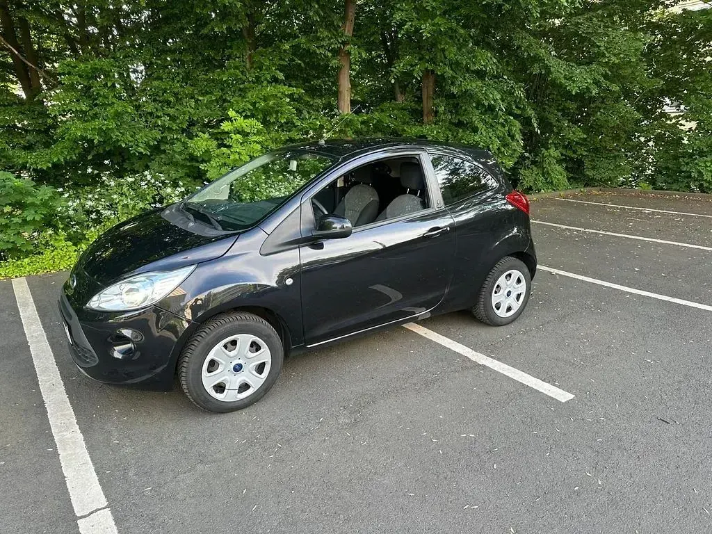 Gebraucht Ford Ka Ambiente 69 PS (50 kW) 2012 Schwarz Kleinwagen