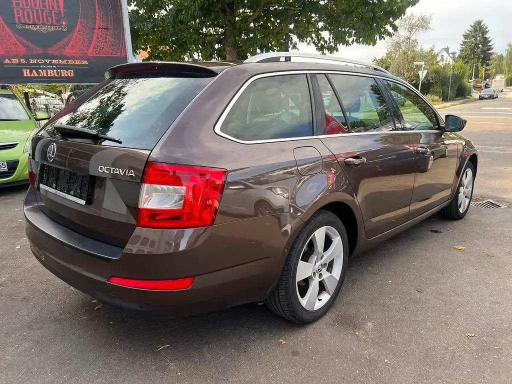 Gebraucht Skoda Octavia Elegance 150 PS (110 kW) 2013 Braun Kombi