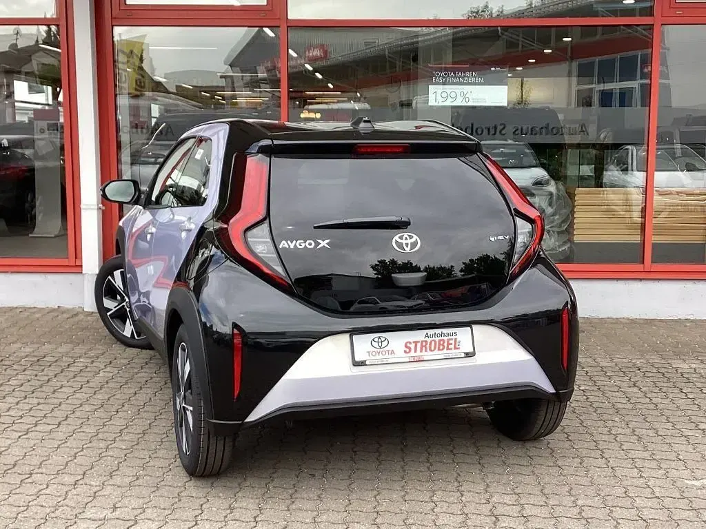 Neu Toyota Aygo X 116 PS (85 kW) 2026 Violett SUV