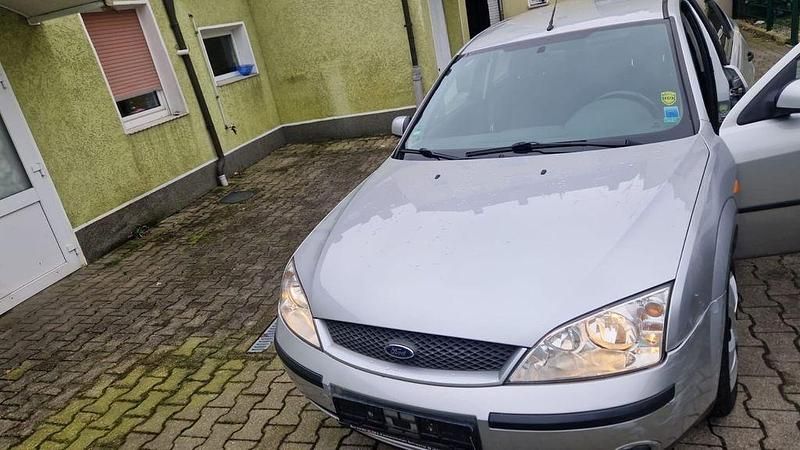 Gebraucht Ford Mondeo Futura 95 PS (69 kW) 2001 Silber Limousine
