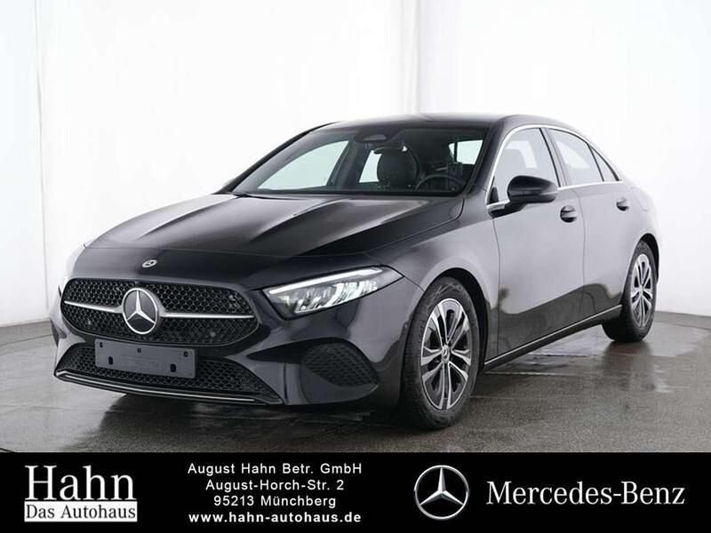 Unilack nachtschwarz Gebraucht 2024 Mercedes A180 Progressive Limousine | 29.950 € (Fairer Preis) - Bild 1/4