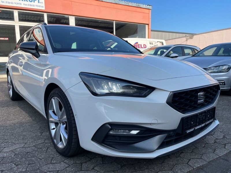 Weiß Gebraucht 2022 Seat Leon ST FR Kombi | 12.480 € - Bild 1/4