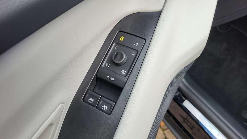 Gebraucht Ford Explorer Premium 210 kW (286 PS) 2024 Obsidianschwarz metallic SUV