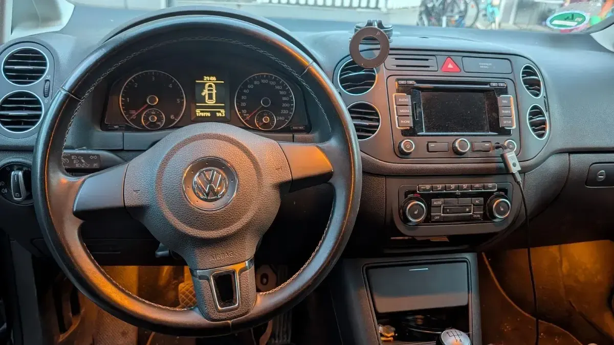 Gebraucht VW Golf Plus Cross Team 105 PS (77 kW) 2011 Schwarz Van / Kleinbus