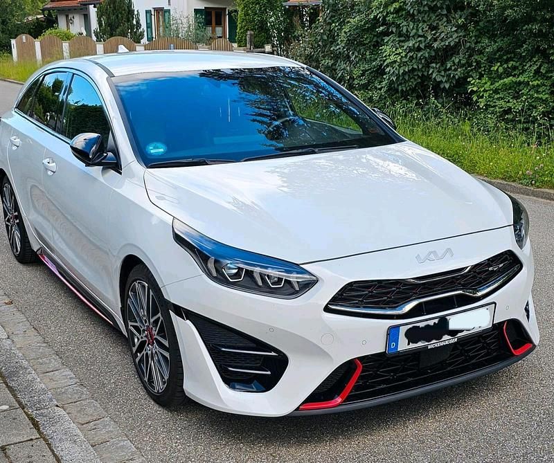 Weiß Gebraucht 2022 Kia ProCeed Kleinwagen | 26.000 € (Fairer Preis) - Bild 1/4