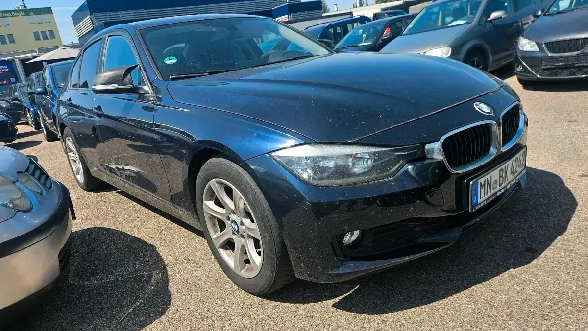 Gebraucht BMW 318 143 PS (105 kW) 2012 Blau Limousine