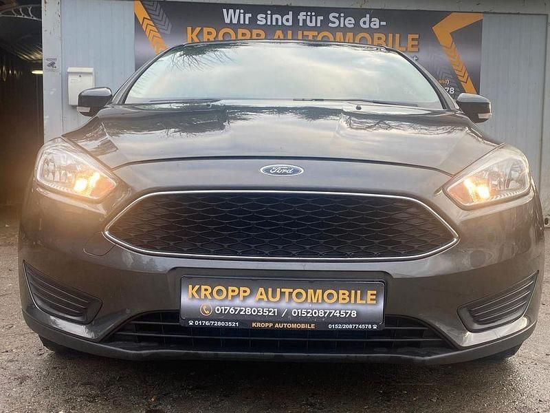Gebraucht Ford Focus Ambiente 101 PS (74 kW) 2016 Grau Limousine