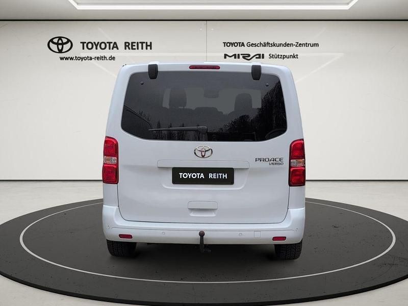 Gebraucht Toyota Proace Verso Team 177 PS (130 kW) 2024 Weiß Kombi