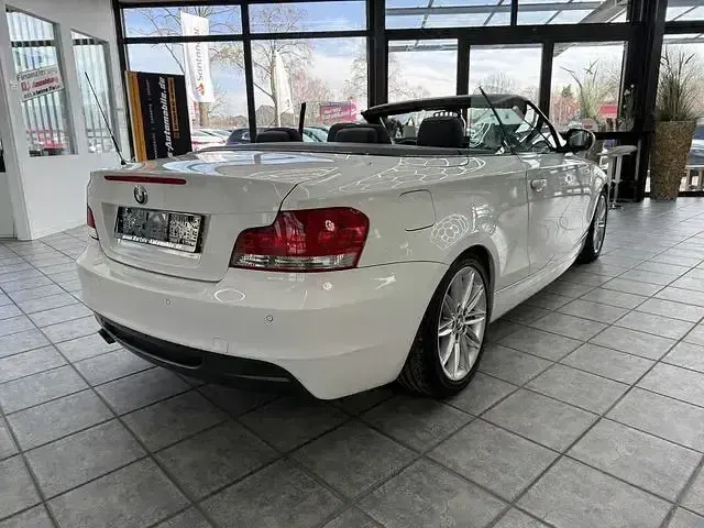 Gebraucht BMW 118 Cabriolet M Sport 143 PS (105 kW) 2009 Weiß Cabrio