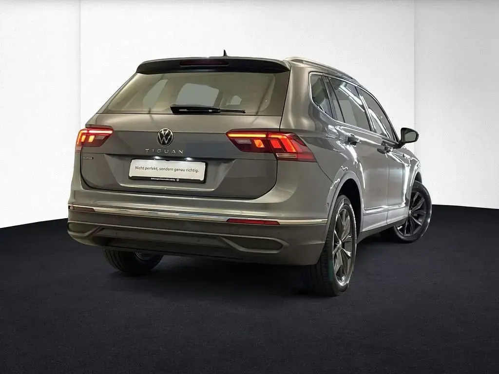 Gebraucht VW Tiguan Allspace Life 150 PS (110 kW) 2023 Grau SUV