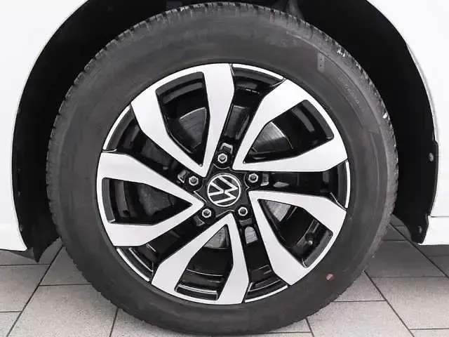 Gebraucht VW Golf VII Active 150 PS (110 kW) 2021 Weiss Kleinwagen