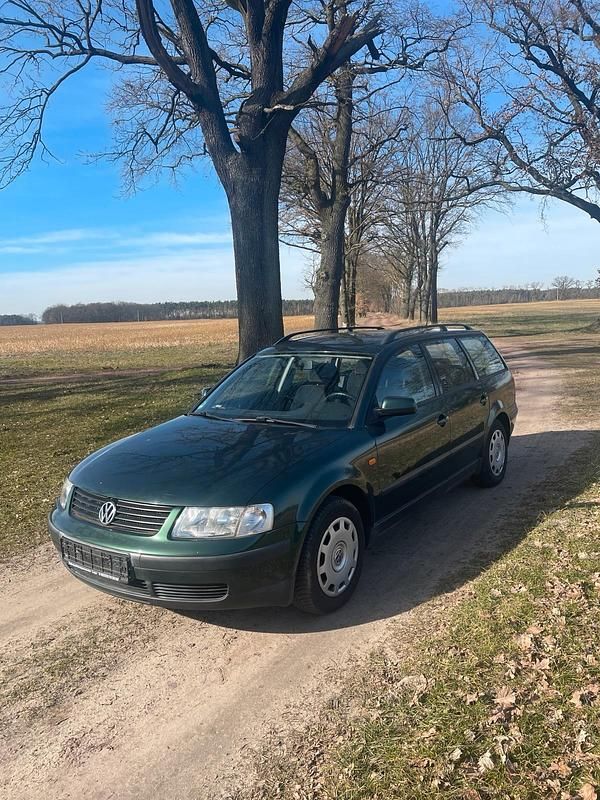 Grün Gebraucht 1997 VW Passat Kombi | 500 € (Superpreis) - Bild 1/4