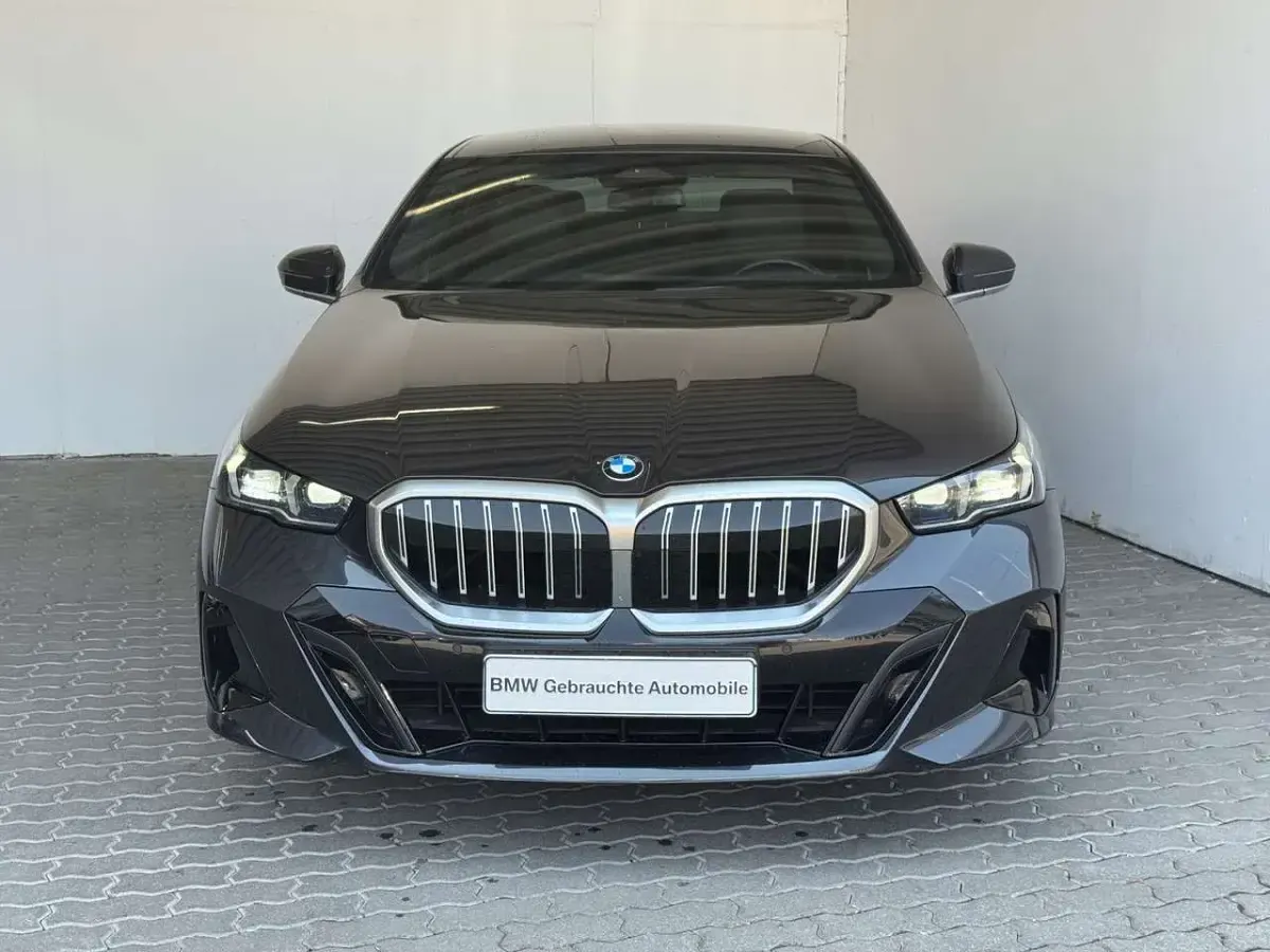Gebraucht BMW 520 M Sport 190 PS (139 kW) 2024 Grau Limousine