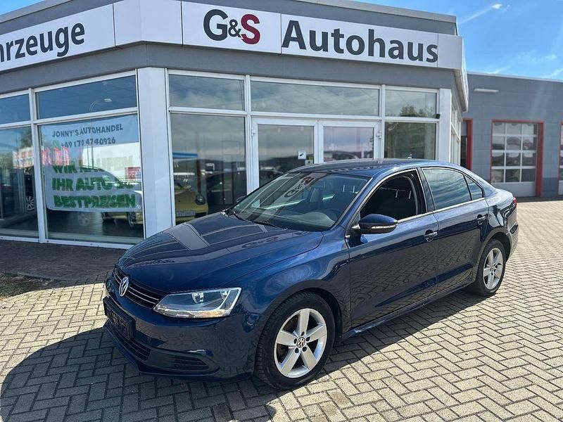Blau Gebraucht 2012 VW Jetta Comfortline Limousine | 6.390 € (Etwas zu teuer) - Bild 1/4