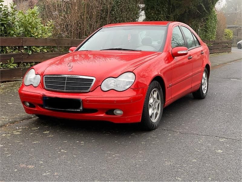 Rot Gebraucht 2002 Mercedes C200 Elegance Limousine | 1.000 € (Superpreis) - Bild 1/4