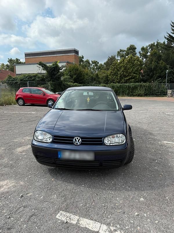 Blau Gebraucht 2002 VW Golf IV Kleinwagen | 1.250 € (Guter Preis) - Bild 1/4