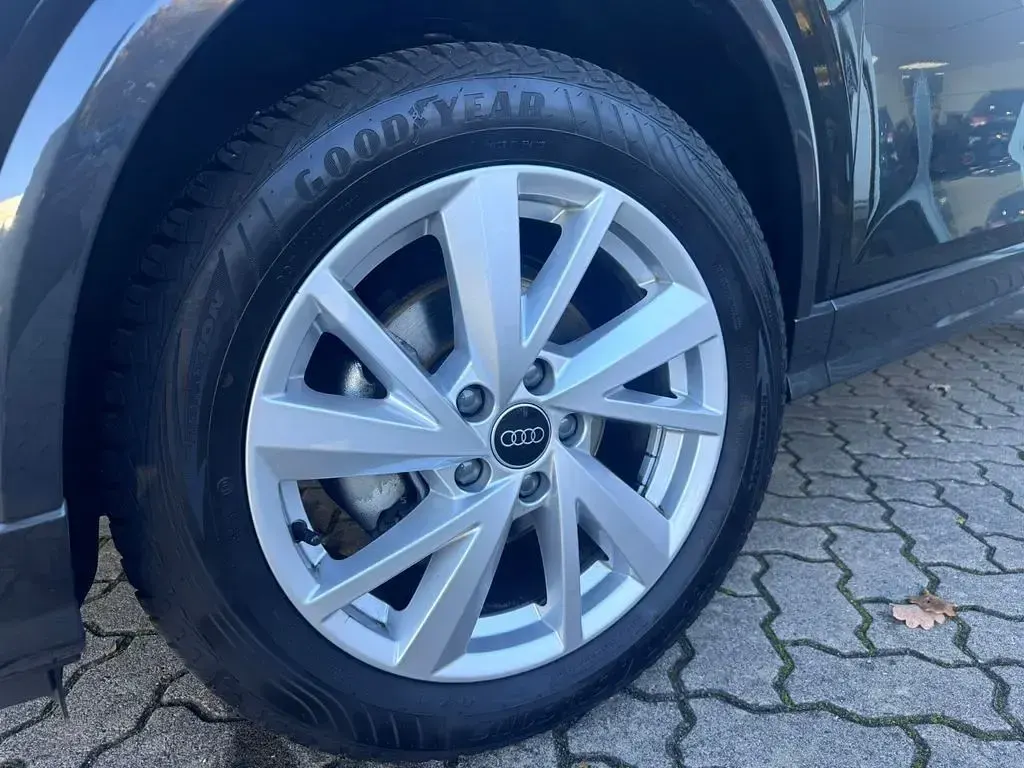 Używany Audi Q2 Advanced 150 KM (110 kW) 2025 Czarny SUV