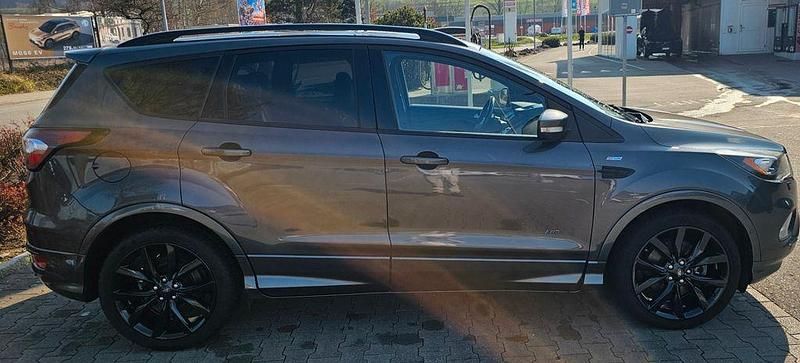 Gebraucht Ford Kuga ST-Line 179 PS (131 kW) 2016 Grau SUV