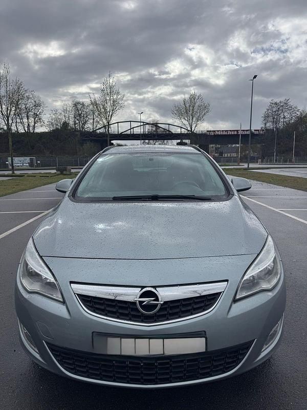 Gebraucht Opel Astra 101 PS (74 kW) 2011 Grau Kombi