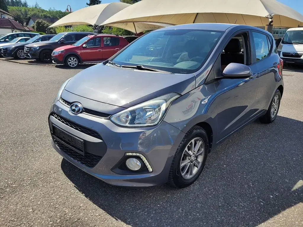 Gebraucht Hyundai i10 Edition 87 PS (63 kW) 2014 Grau Kleinwagen