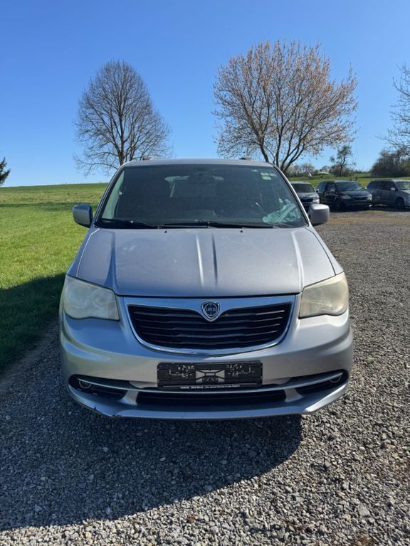 Usata Lancia Voyager S 177 CV (130 kW) 2014 Argento Monovolume