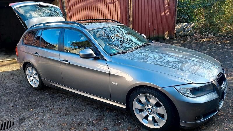 Gebraucht BMW 320 177 PS (130 kW) 2009 Grau Kombi