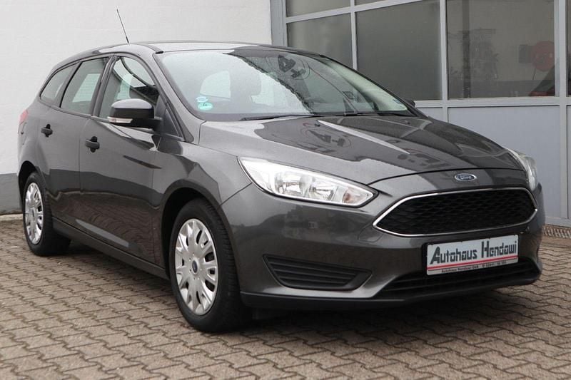 Gebraucht Ford Focus Ambiente 101 PS (74 kW) 2015 Grau Kombi