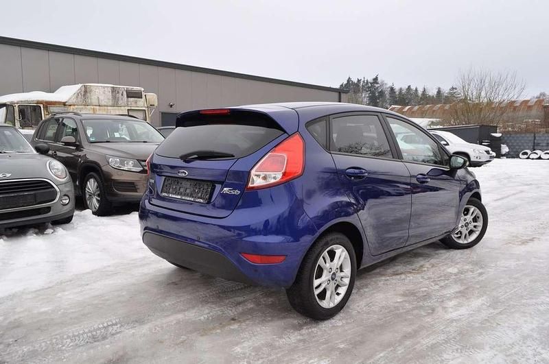 Gebraucht Ford Fiesta Celebration 101 PS (74 kW) 2017 Blau Kleinwagen