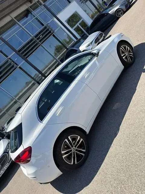 Gebraucht Mercedes A180 136 PS (100 kW) 2023 Weiß Limousine