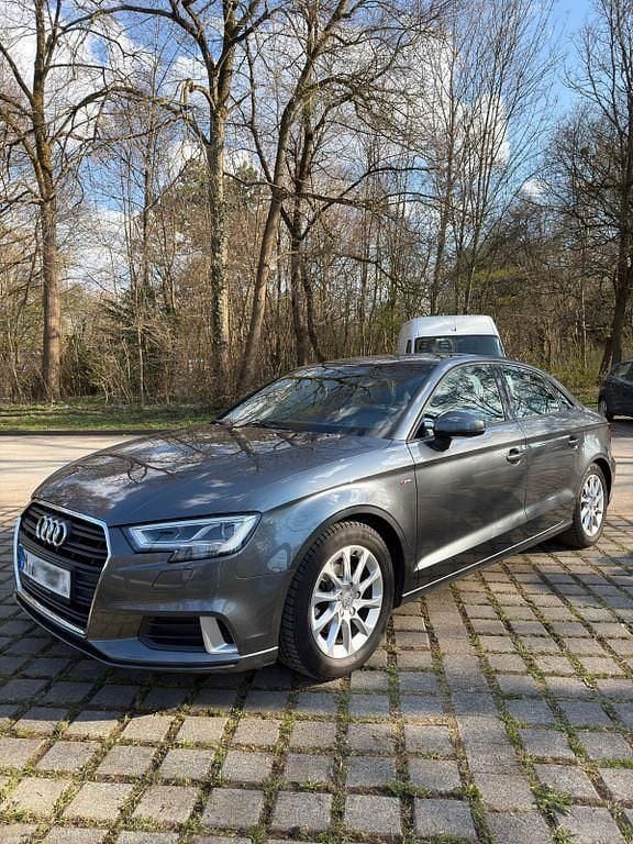 Gebraucht Audi A3 Sport 150 PS (110 kW) 2018 Grau Limousine