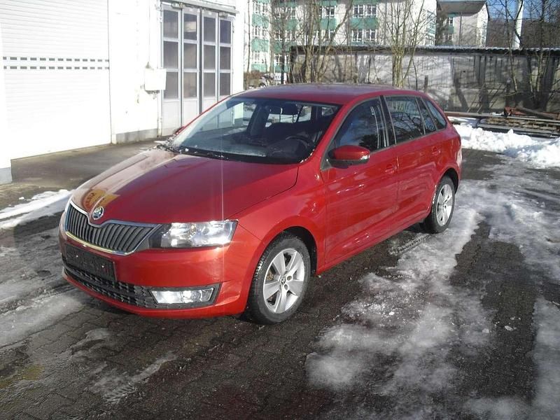 Rot (metallic) Gebraucht 2016 Skoda Rapid Kombi | 11.500 € (Etwas zu teuer) - Bild 1/4