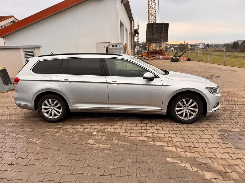 Gebraucht VW Passat 150 PS (110 kW) 2019 Silber Kombi