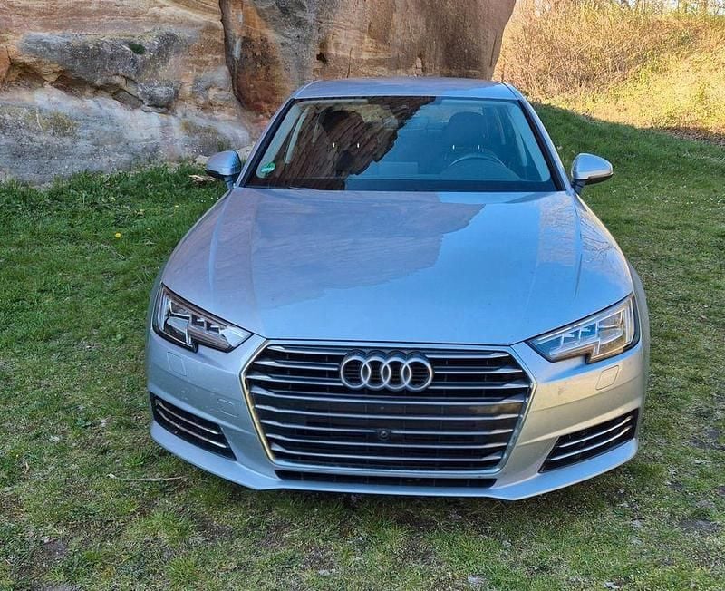 Second-hand Audi A4 218 CP (160 kW) 2016 Argintiu Berlinǎ