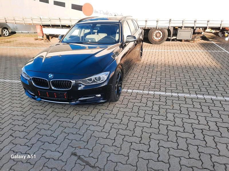 Schwarz Gebraucht 2013 BMW 320 Sport Line Kombi | 10.990 € (Etwas zu teuer) - Bild 1/4