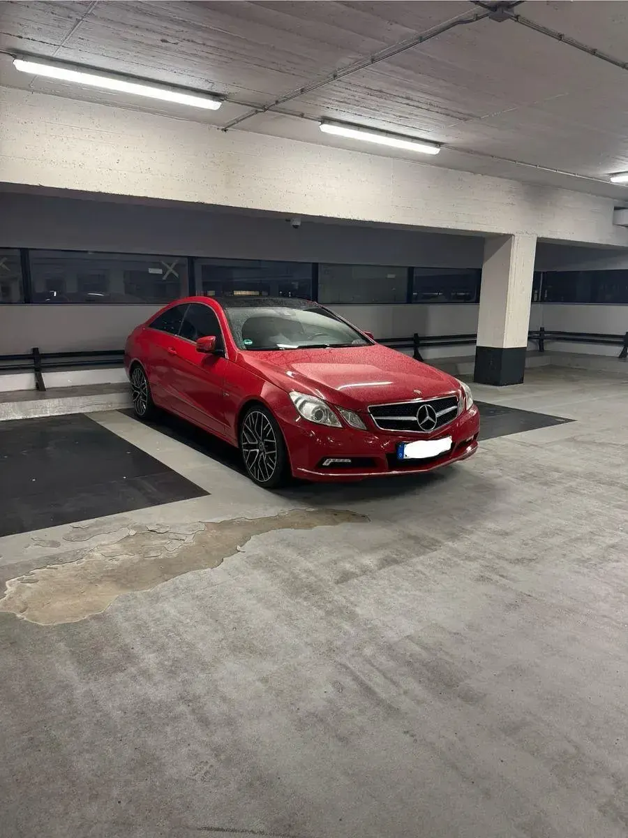 Gebraucht Mercedes E250 204 PS (150 kW) 2010 Rot Coupé