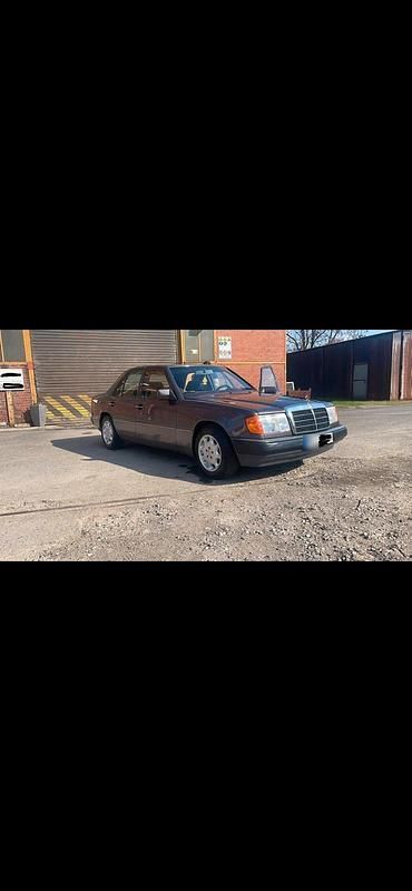 Second-hand Mercedes E250 94 CP (69 kW) 1991 Andere farben Berlinǎ