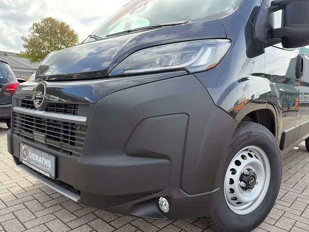 Neu Opel Movano 140 PS (102 kW) 2026 Grau Van