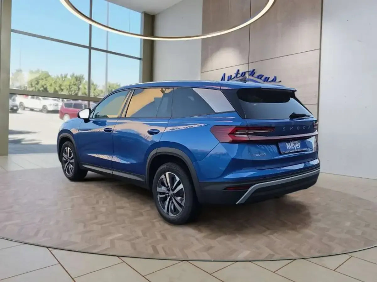Neu Skoda Kodiaq 150 PS (110 kW) 2025 Race blau SUV