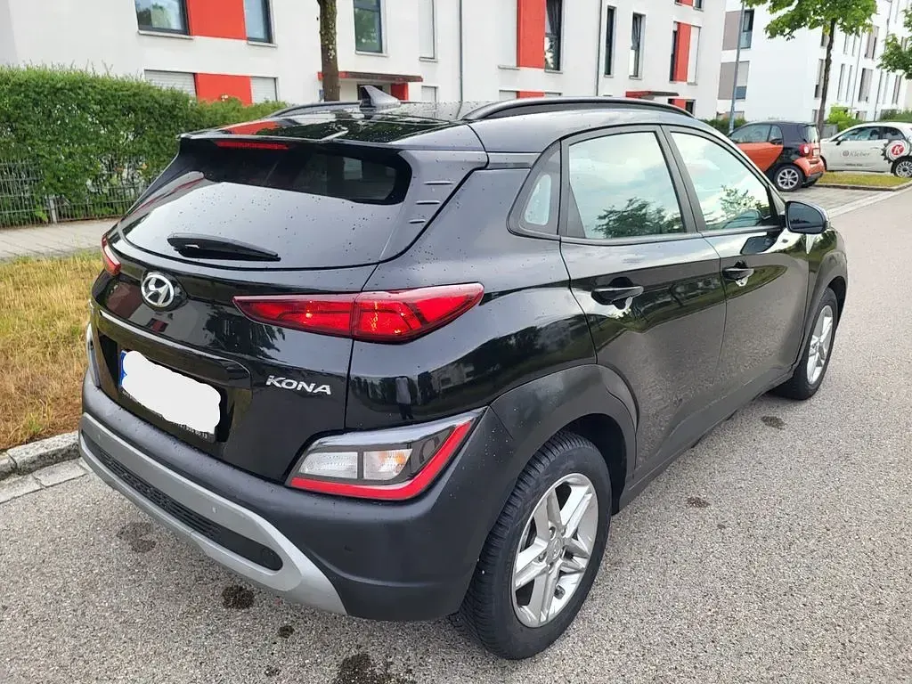 Gebraucht Hyundai Kona Pure 120 PS (88 kW) 2022 Schwarz SUV