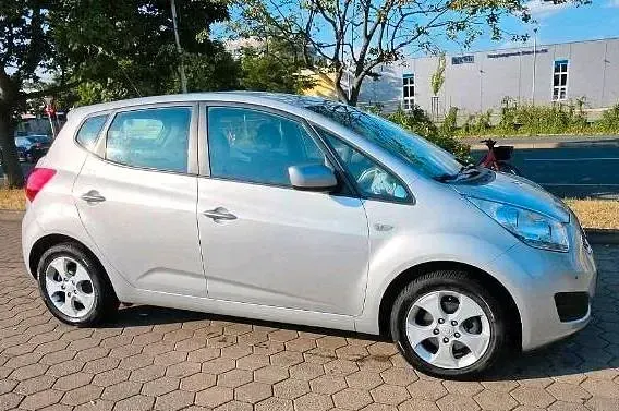 Gebraucht Kia Venga 125 PS (91 kW) 2011 Grau Kleinwagen