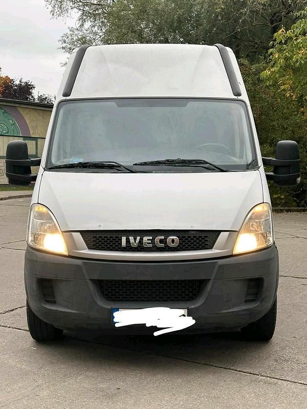 Weiß Gebraucht 2009 Iveco Daily Van / Kleinbus | 4.700 € (Fairer Preis) - Bild 1/4