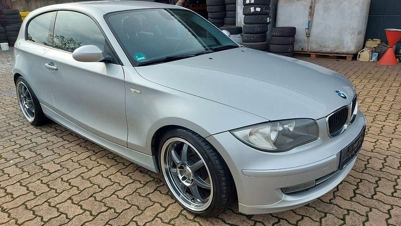 Silber Gebraucht 2007 BMW 118 Kleinwagen | 3.290 € (Fairer Preis) - Bild 1/4