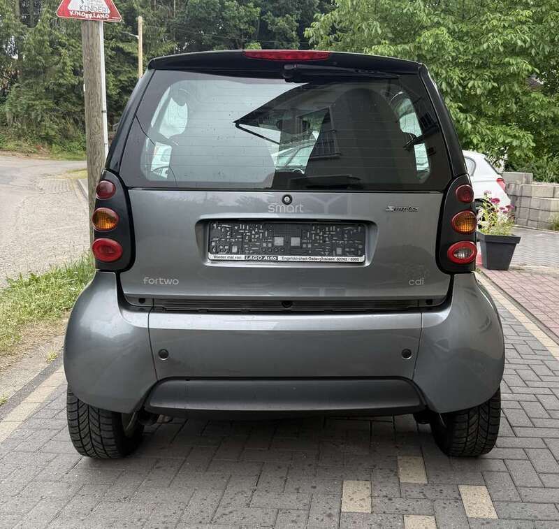 Grau Gebraucht 2006 Smart ForTwo Coupé Coupé | 2.250 € (Etwas zu teuer) - Bild 1/4