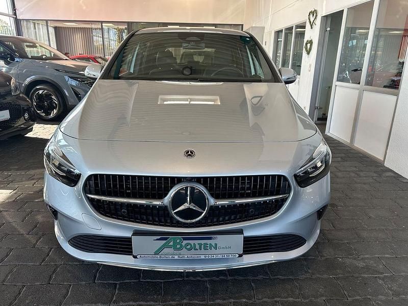 Gebraucht Mercedes B180 116 PS (85 kW) 2024 Silber Van / Kleinbus