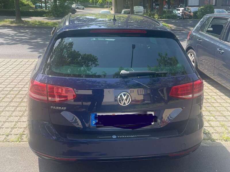 Blau Gebraucht 2018 VW Passat Kombi | 16.000 € (Guter Preis) - Bild 1/4
