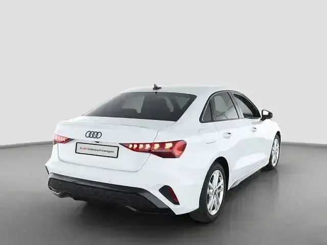 Gebraucht Audi A3 S-Line 116 PS (85 kW) 2025 Gletscherweiß metallic Limousine